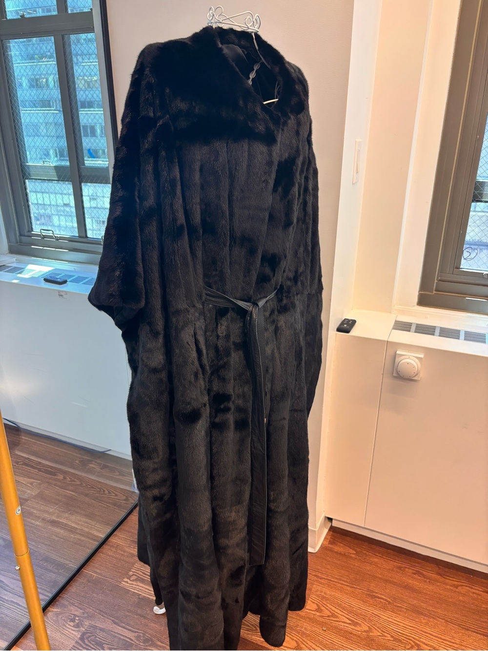 Brand New Blackglama Female Ranch Mink Opera Swing Coat – Made in Moscow, Russia - Picture 3 of 5
